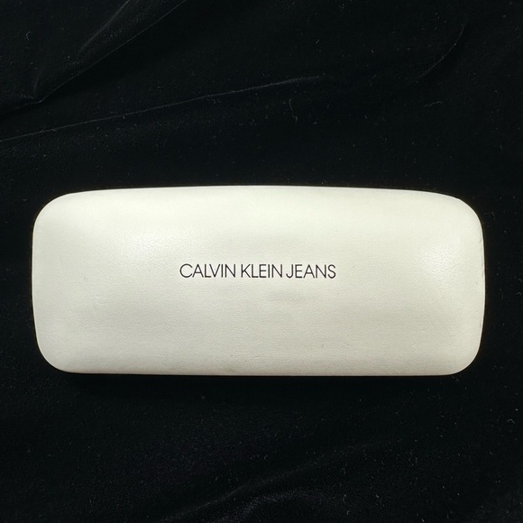 NWOT Calvin Klein Jeans White Clamshell  Eyeglass Hard Holder - Picture 1 of 5